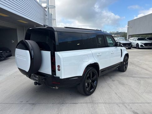 Used 2025 Land Rover Defender 130 X-Dynamic SE AWD/4WD image 6