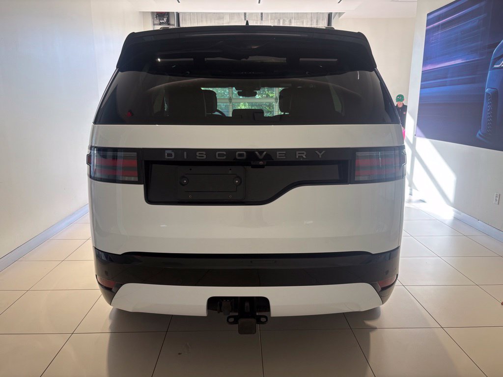 Used 2025 Land Rover Discovery Dynamic SE AWD/4WD image 3