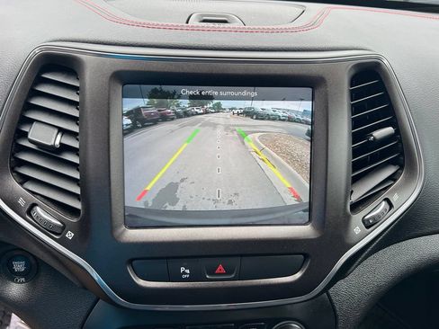 Used 2021 Jeep Cherokee Trailhawk w/ Trailer Tow Group AWD/4WD image 37