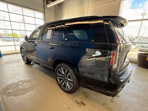 Used 2023 Cadillac Escalade Sport Platinum w/ Heavy-Duty Trailer Package AWD/4WD image 3