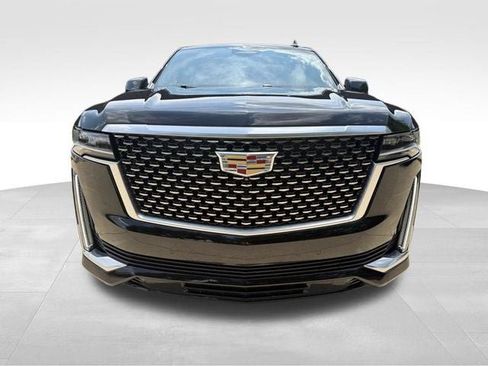 Used 2023 Cadillac Escalade Premium Luxury AWD/4WD image 2