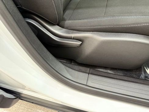 New 2026 Chevrolet Equinox EV LT image 17