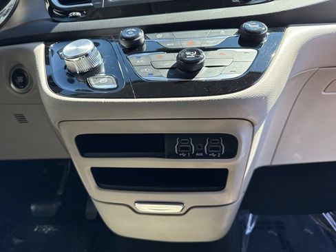 Used 2023 Chrysler Voyager LX FWD image 34