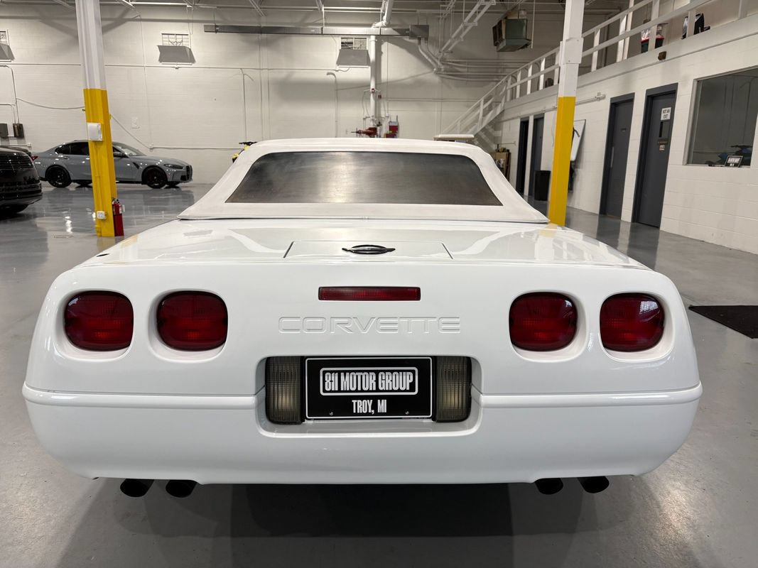 Used 1991 Chevrolet Corvette Convertible RWD image 6