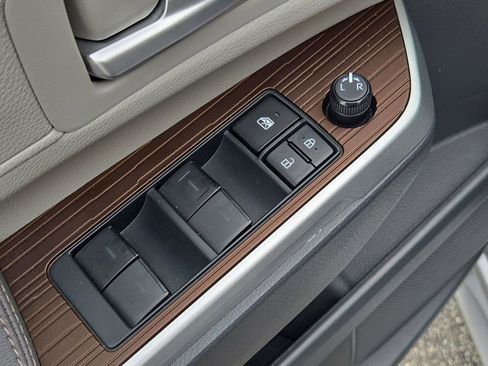 Used 2023 Toyota Sienna XLE image 17