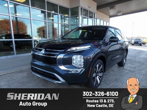 New 2025 Mitsubishi Outlander SE image 1