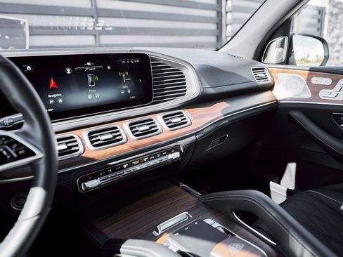 Used 2025 Mercedes-Benz Maybach GLS 600 4MATIC image 74