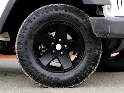 Used 2017 Jeep Wrangler Unlimited Sport w/ Quick Order Package 24S AWD/4WD image 2