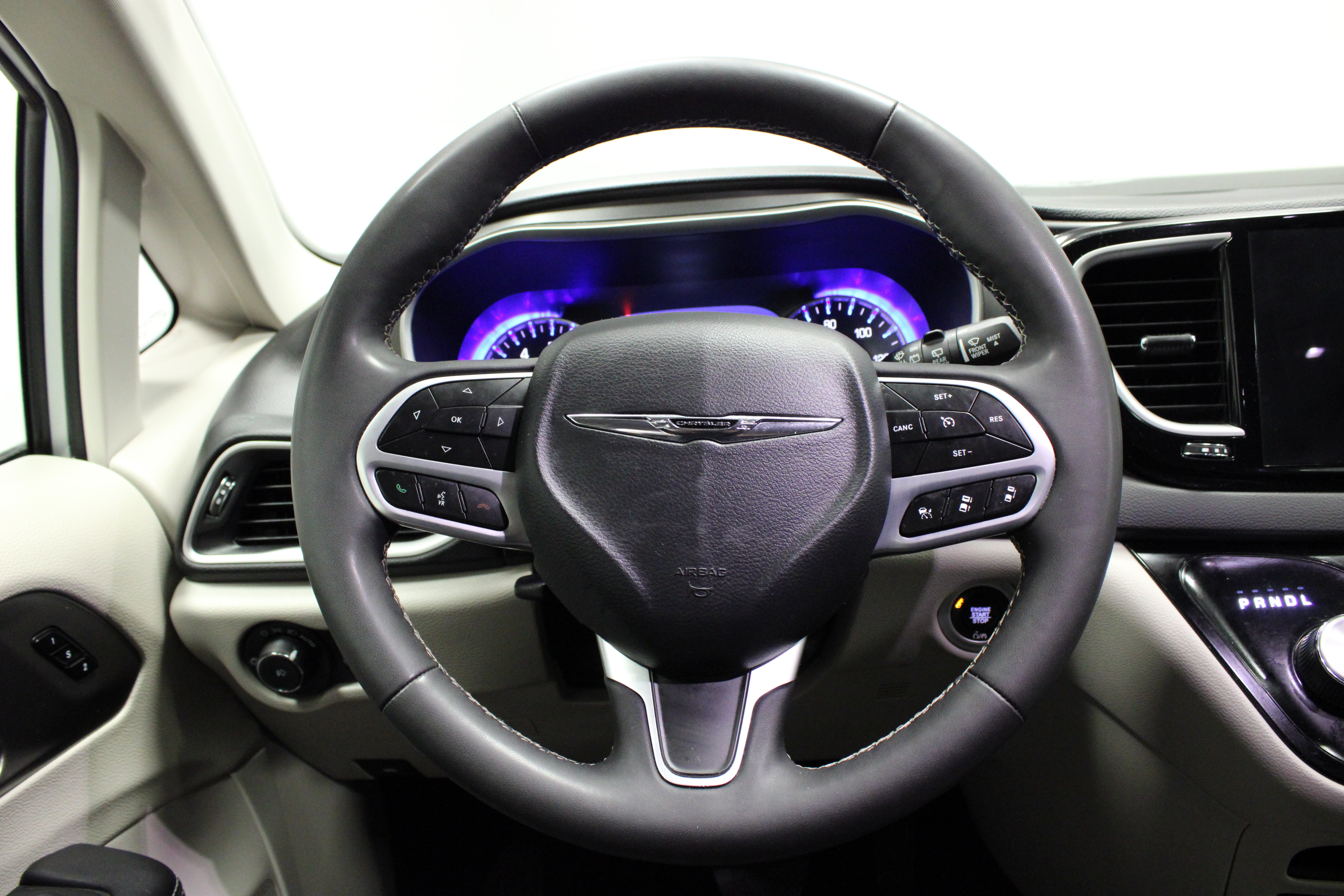 Used 2024 Chrysler Pacifica Touring-L FWD image 28
