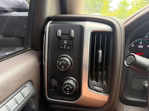 Used 2017 GMC Sierra 1500 SLT w/ SLT Premium Package AWD/4WD image 11