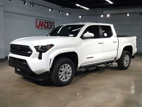 New 2026 Toyota Tacoma SR5 image 3