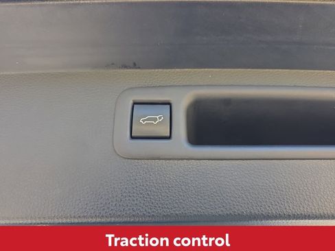 Used 2023 Toyota Highlander LE image 18