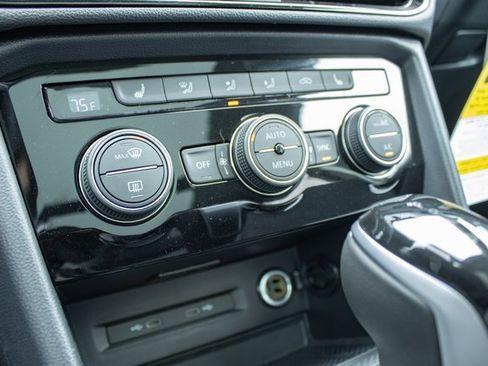 Used 2024 Volkswagen Taos SE image 52