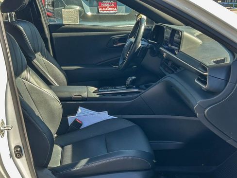 Used 2025 Toyota Crown Signia AWD/4WD image 17