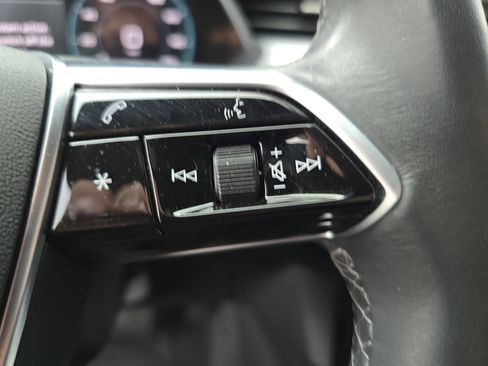 Used 2024 Audi Q8 e-tron Prestige image 18