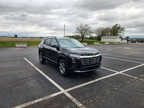 New 2026 Chevrolet Equinox LT w/ Convenience Package II FWD image 3