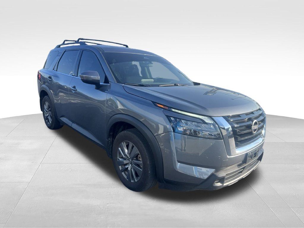 Used 2025 Nissan Pathfinder SV w/ SV Premium Package FWD image 17