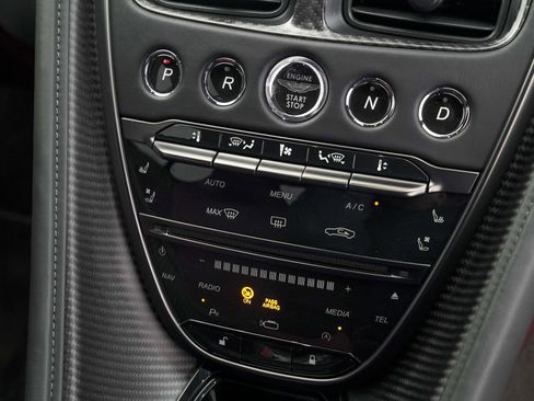 Used 2023 Aston Martin DBS Coupe image 28