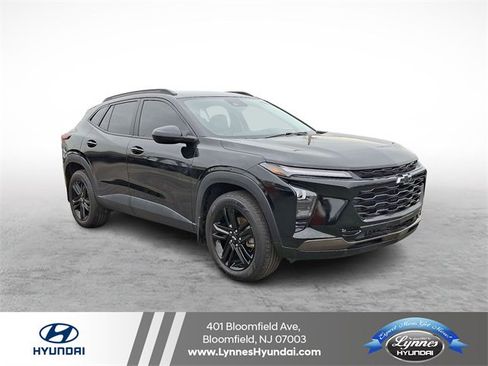 Used 2024 Chevrolet Trax ACTIV w/ Driver Confidence Package image 1