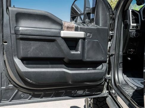Used 2019 Ford F250 Lariat w/ Lariat Ultimate Package AWD/4WD image 26