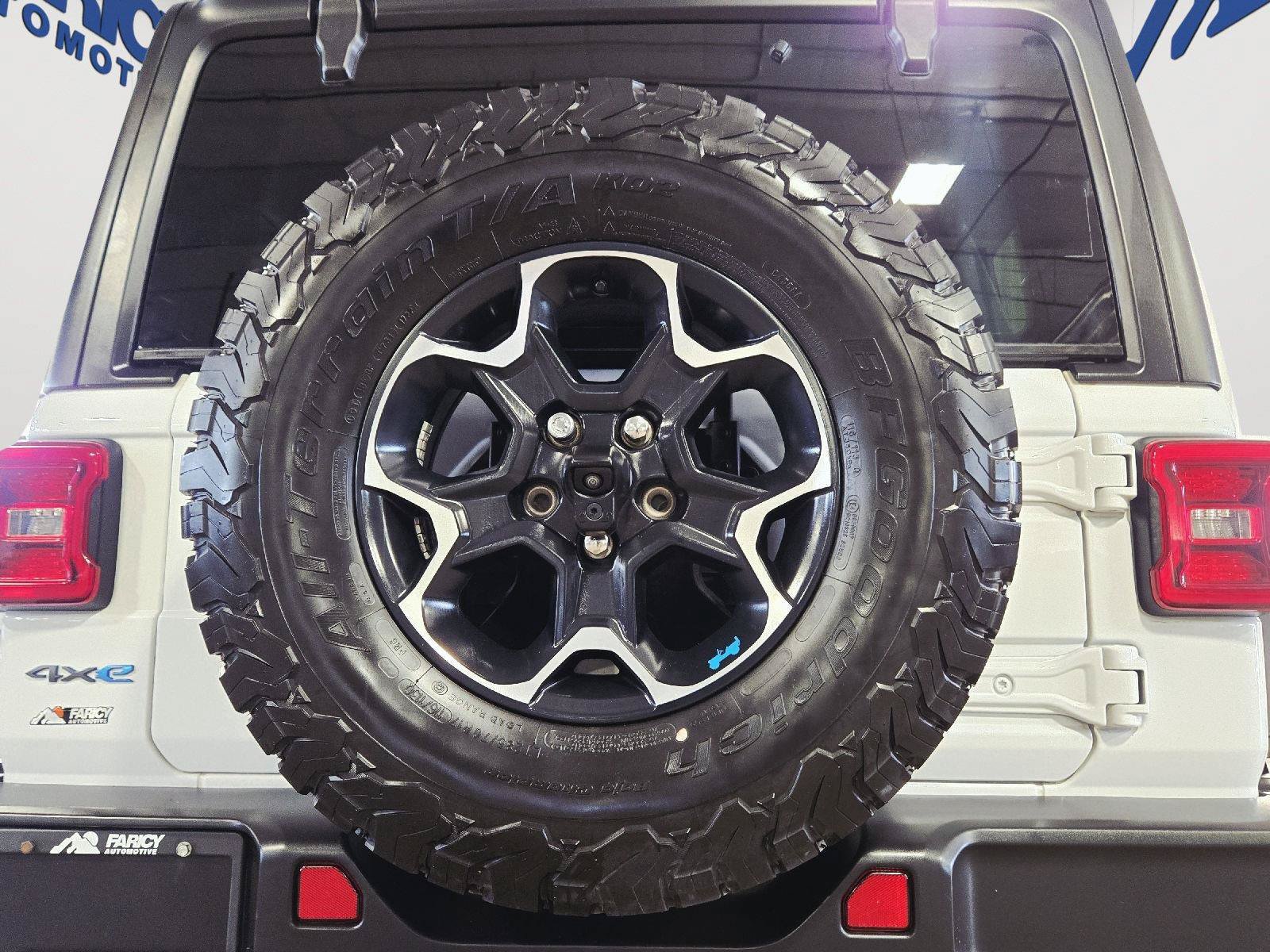 Used 2022 Jeep Wrangler Unlimited Rubicon 4xe w/ Cold Weather Group AWD/4WD image 13