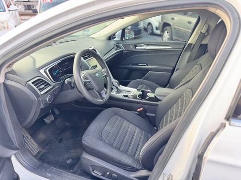 Used 2016 Ford Fusion SE FWD image 9