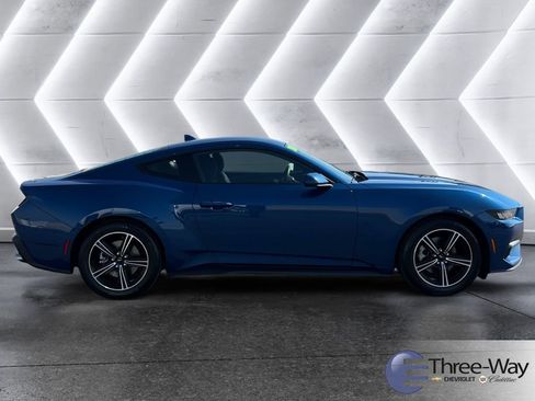 Used 2024 Ford Mustang EcoBoost image 6