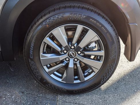 Used 2024 Nissan Pathfinder SV image 10