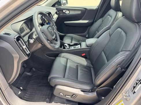 Used 2023 Volvo XC40 B5 Ultimate w/ Protection Package Premier AWD/4WD image 8