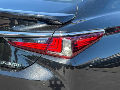 Certified 2024 Lexus ES 300h w/ Premium Package FWD image 8