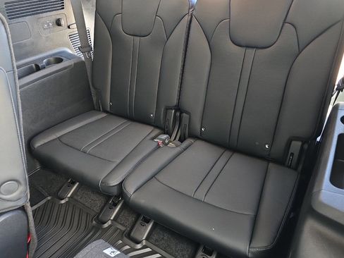 Used 2025 Kia Sorento EX image 11