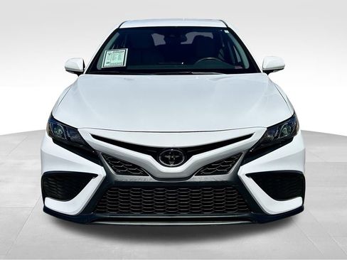 Used 2023 Toyota Camry SE image 2