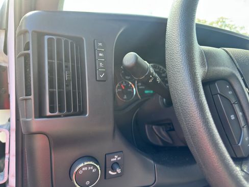 Used 2025 Chevrolet Express 3500 LT w/ LT Preferred Equipment Group RWD image 18