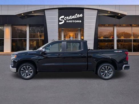 Used 2022 Chevrolet Silverado 1500 LT AWD/4WD image 2