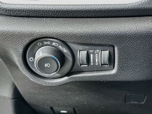 Used 2021 Chrysler Pacifica Touring-L w/ S Appearance Package FWD image 16