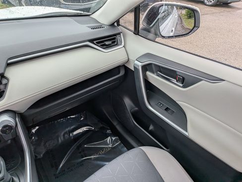 Used 2019 Toyota RAV4 XLE w/ Convenience Package image 19