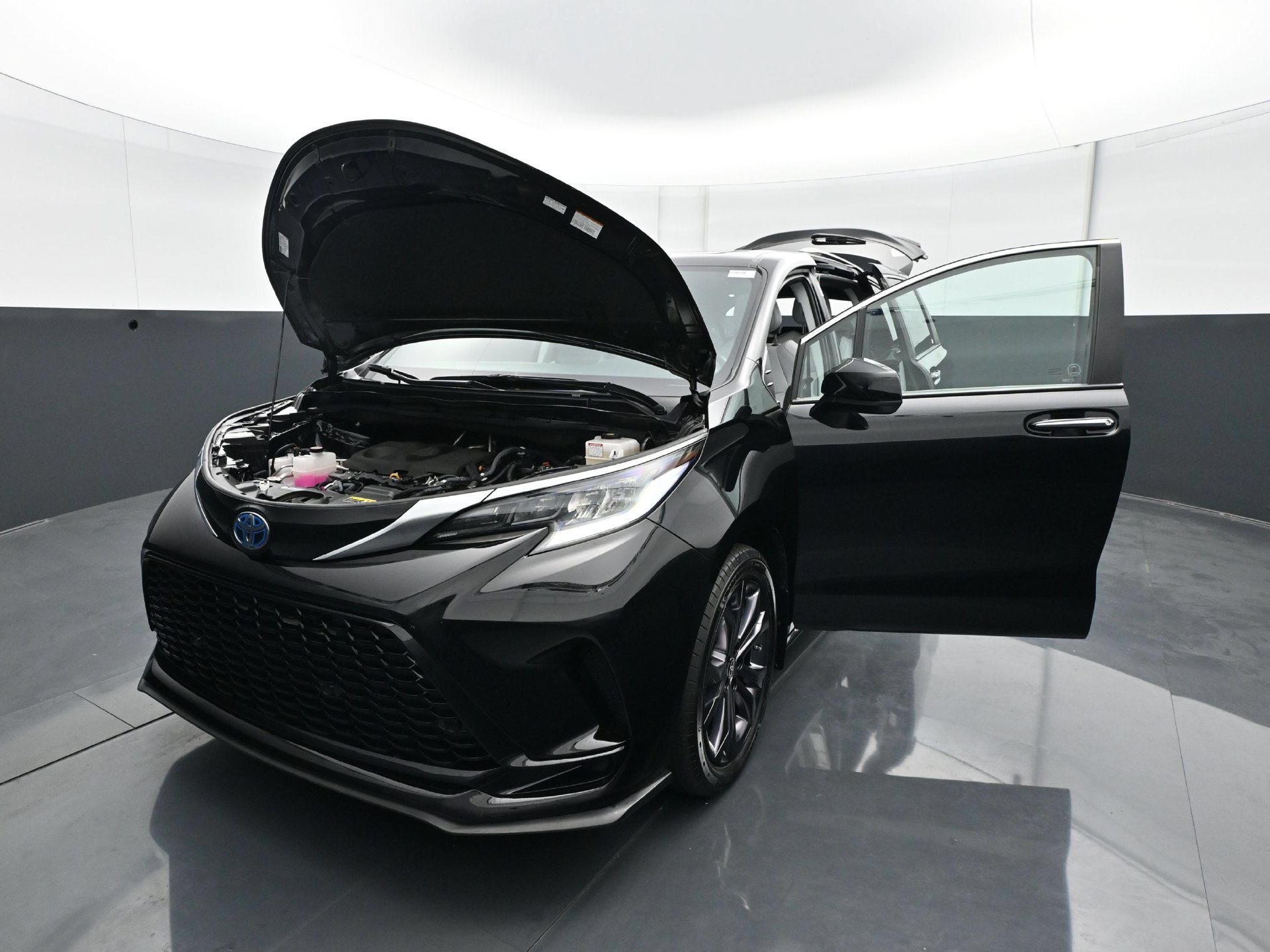 Used 2022 Toyota Sienna XSE FWD image 29