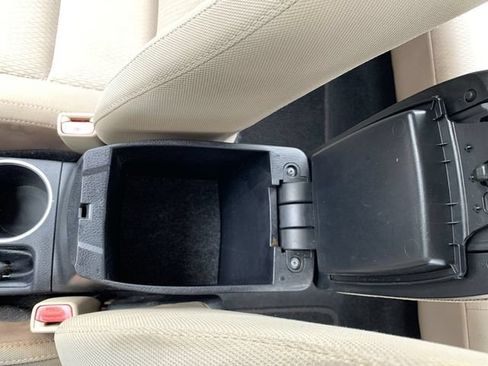 Used 2014 Toyota Corolla LE FWD image 25