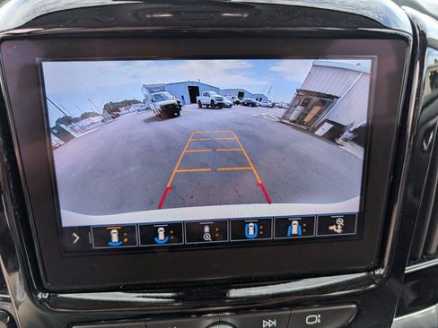 Used 2020 Chevrolet Traverse LT w/ LT Premium Package FWD image 17
