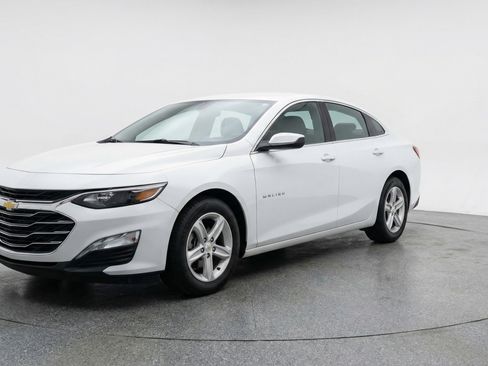 Used 2024 Chevrolet Malibu LT image 3