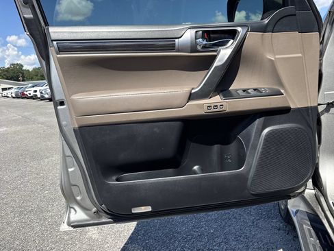 Used 2023 Lexus GX 460 Premium w/ Accessory Package AWD/4WD image 18