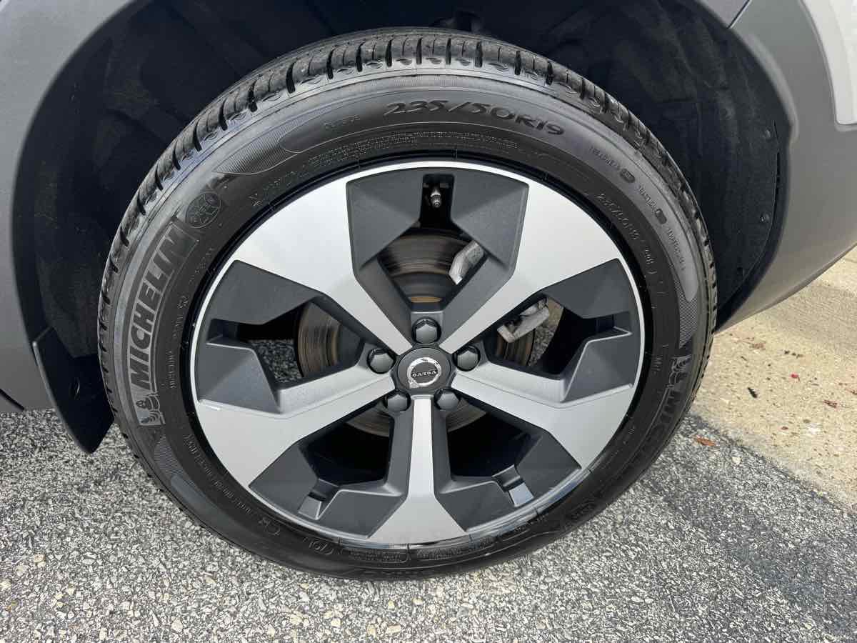 Used 2025 Volvo XC40 B5 Plus AWD/4WD image 33
