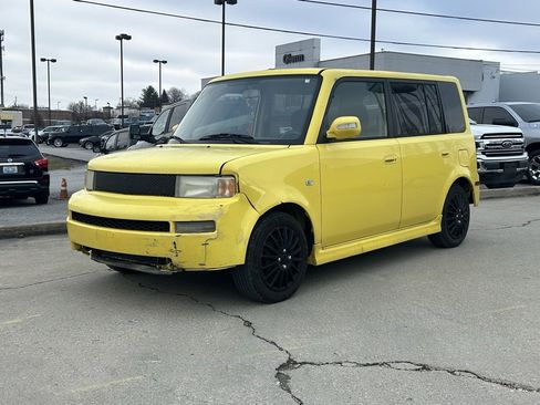 Used 2005 Scion xB image 2
