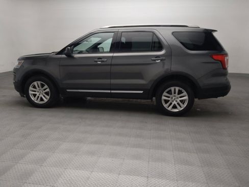 Used 2018 Ford Explorer XLT AWD/4WD image 3