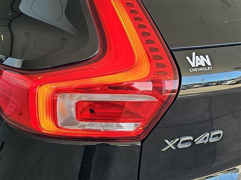 Used 2022 Volvo XC40 T5 R-Design w/ Advanced Package image 36