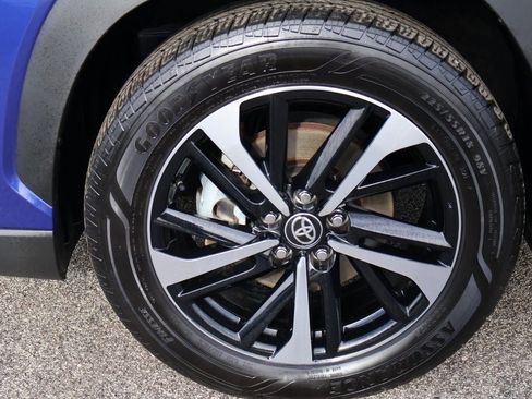 Used 2023 Toyota Corolla Cross AWD Hybrid image 5