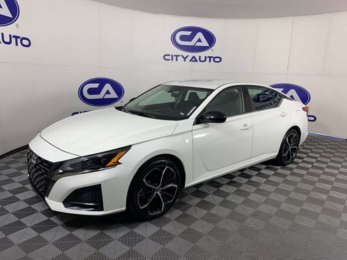 Used 2025 Nissan Altima 2.5 SR FWD image 7