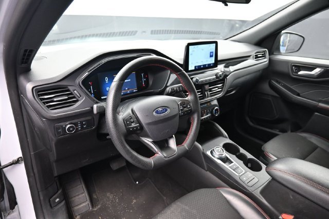 Used 2025 Ford Escape ST-Line Select AWD/4WD image 16