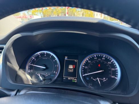 Used 2019 Toyota Highlander XLE AWD/4WD image 22