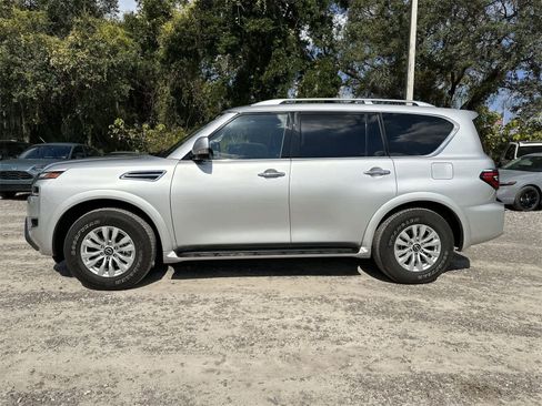 Used 2024 Nissan Armada SV image 3